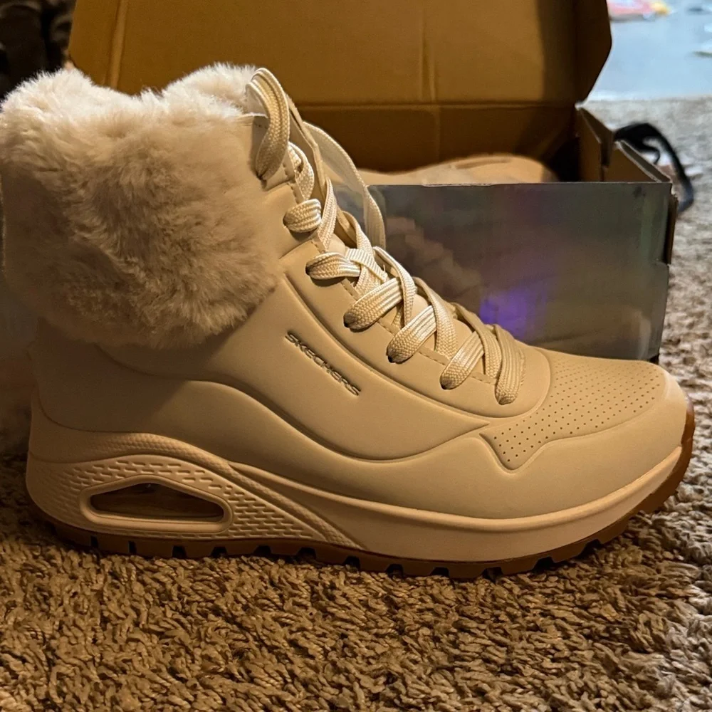 Skechers Cream Fur-Lined Winter Boots
